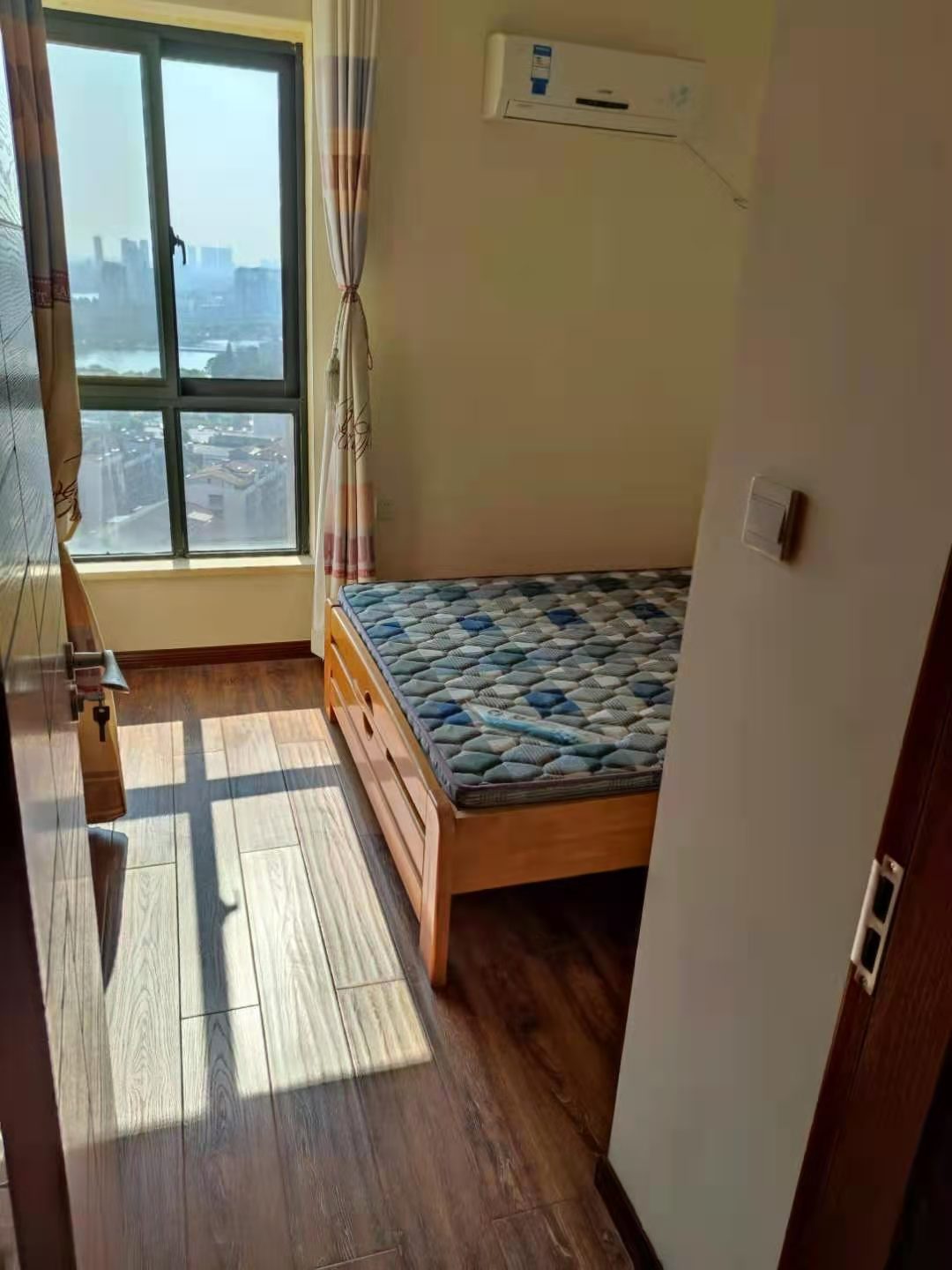 荊州市沙市區(qū)長港路未來馨居小區(qū)5、6、7棟2單元2202號房地產(chǎn)拍賣公告(圖4)