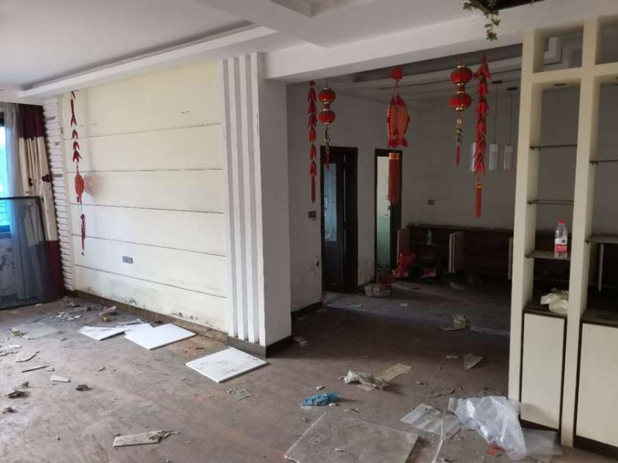 荊州市荊州城南開(kāi)發(fā)區(qū)西堤街南側(cè)御河村二組房地產(chǎn)(圖5) 荊州市荊州城南開(kāi)發(fā)區(qū)西堤街南側(cè)御河村二組房地產(chǎn)(圖5)